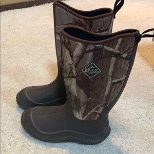 Kids Mucks size US 1